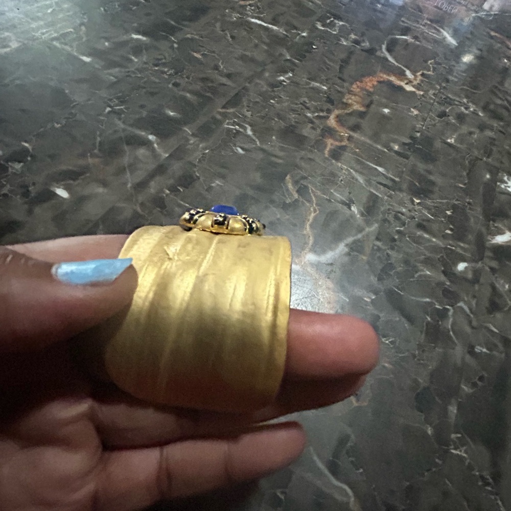 Vintage Unsigned Gold Tone Statement Cuff Bracele… - image 8